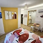 Confort ! Centre-ville, Climatisation, Parking, Wifi, Calme, Tv アパート