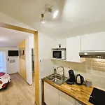 Confort ! Centre-ville, Climatisation, Parking, Wifi, Calme, Tv アパート カルカソンヌ
